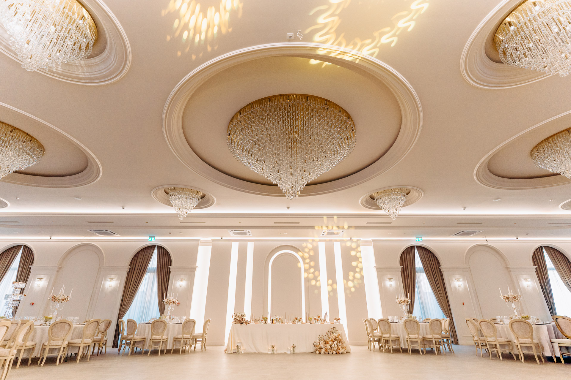 Alona Salon Restaurant 9